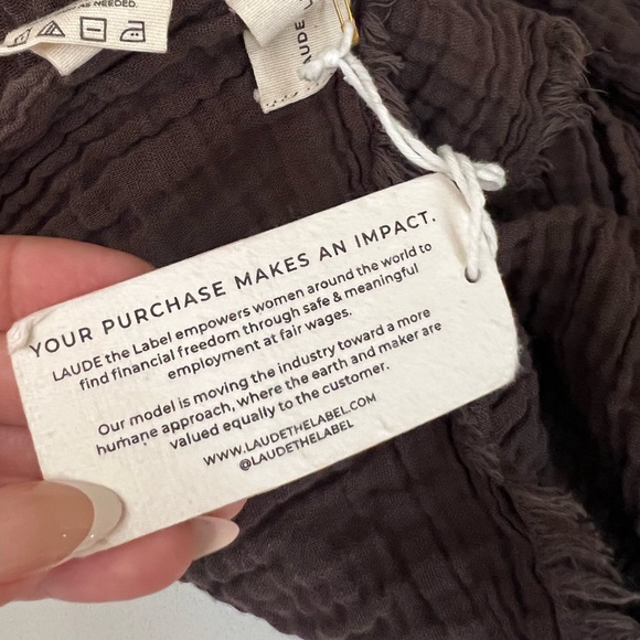 NWT LAUDE the Label Bubble Gauze Scarf in Carob - Picture 8 of 9